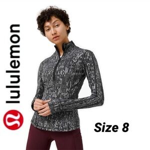 Lululemon Run Briskly 1/2 Zip size 8